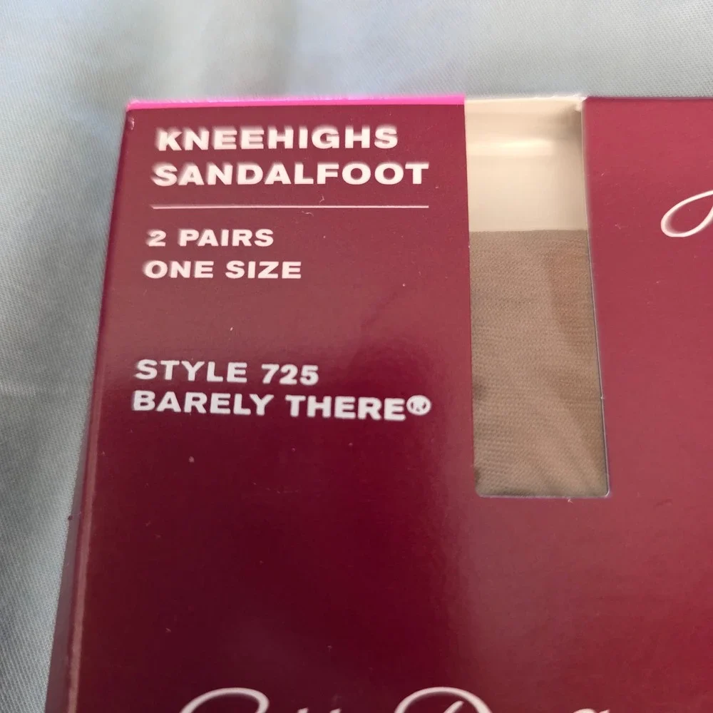 Hanes Silk Reflections Knee Highs Barely There Nude Sandalfoot Women OS NWT 2pr